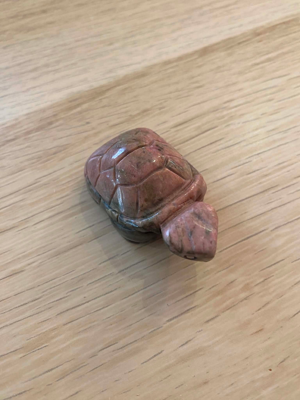 Tortue en rhodonite