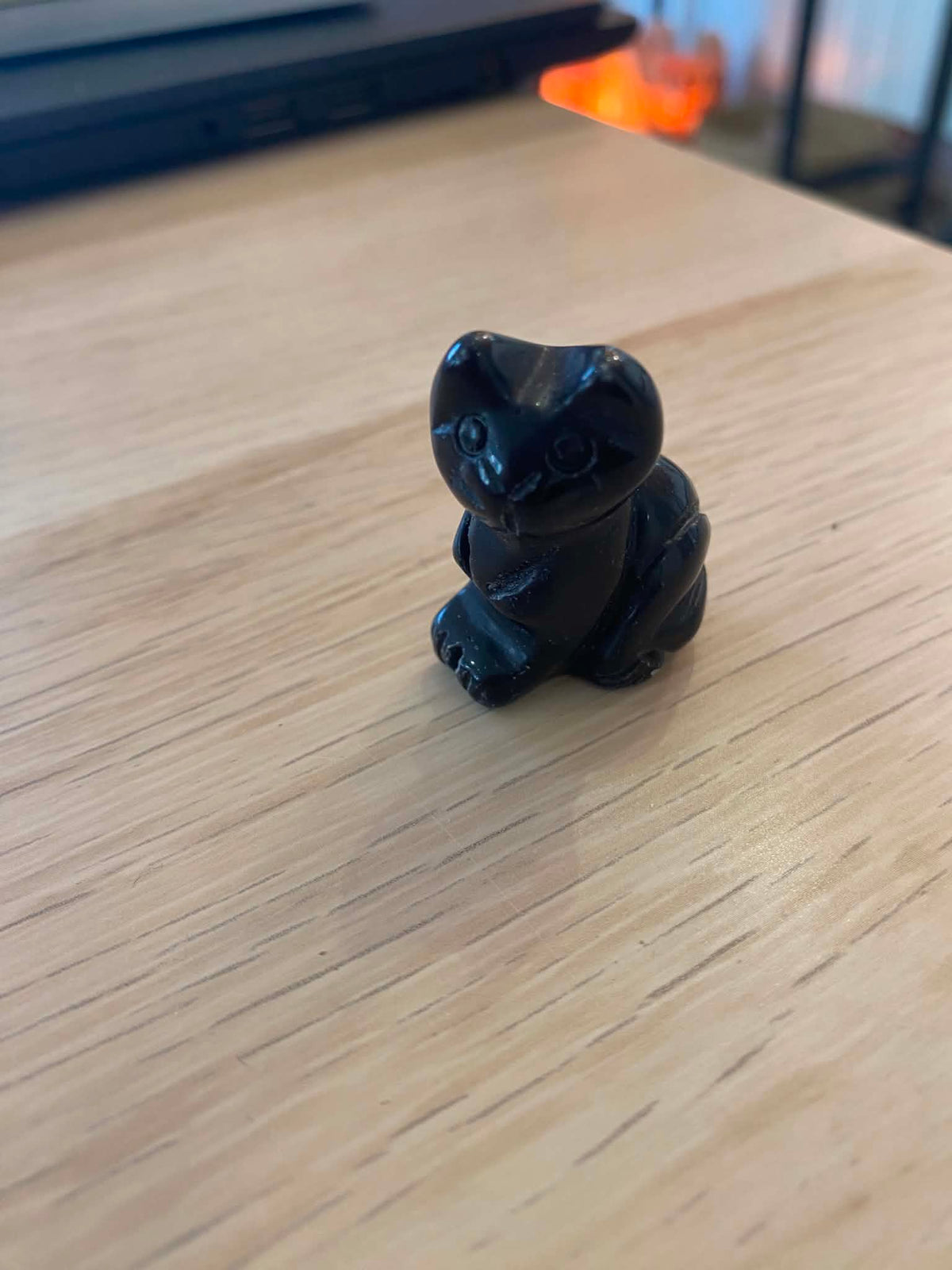 Petit chat en agate noire