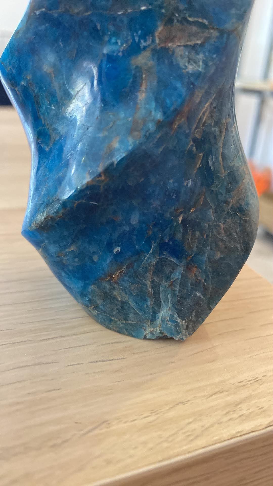 Flamme en apatite - 610 g