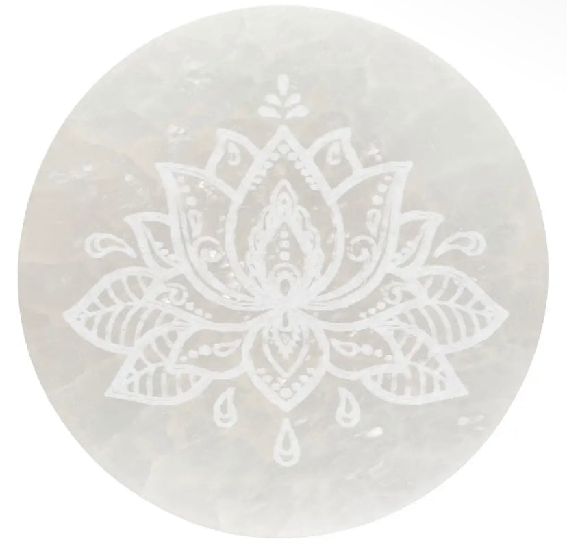 Plaque circulaire en sélénite - fleur de lotus