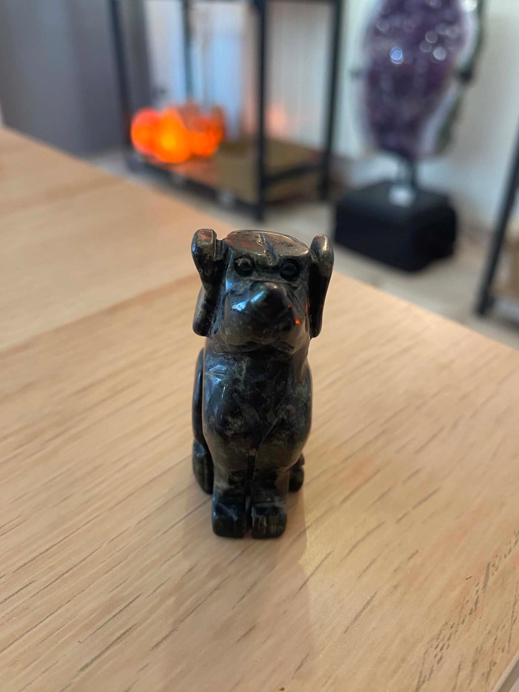 Chien en serpentine