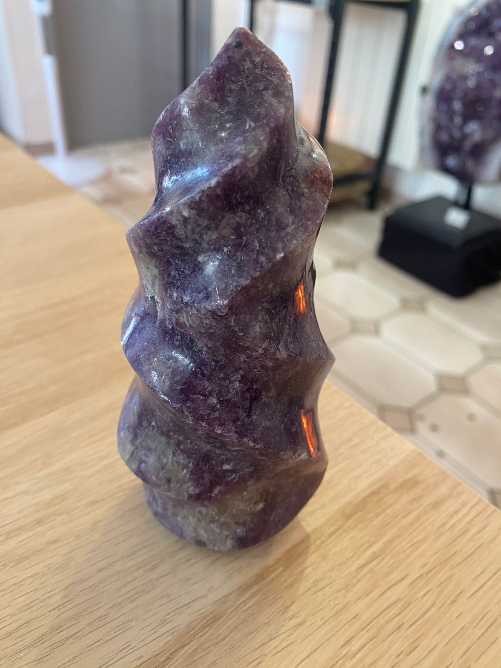 Flamme en lépidolite - 565 g