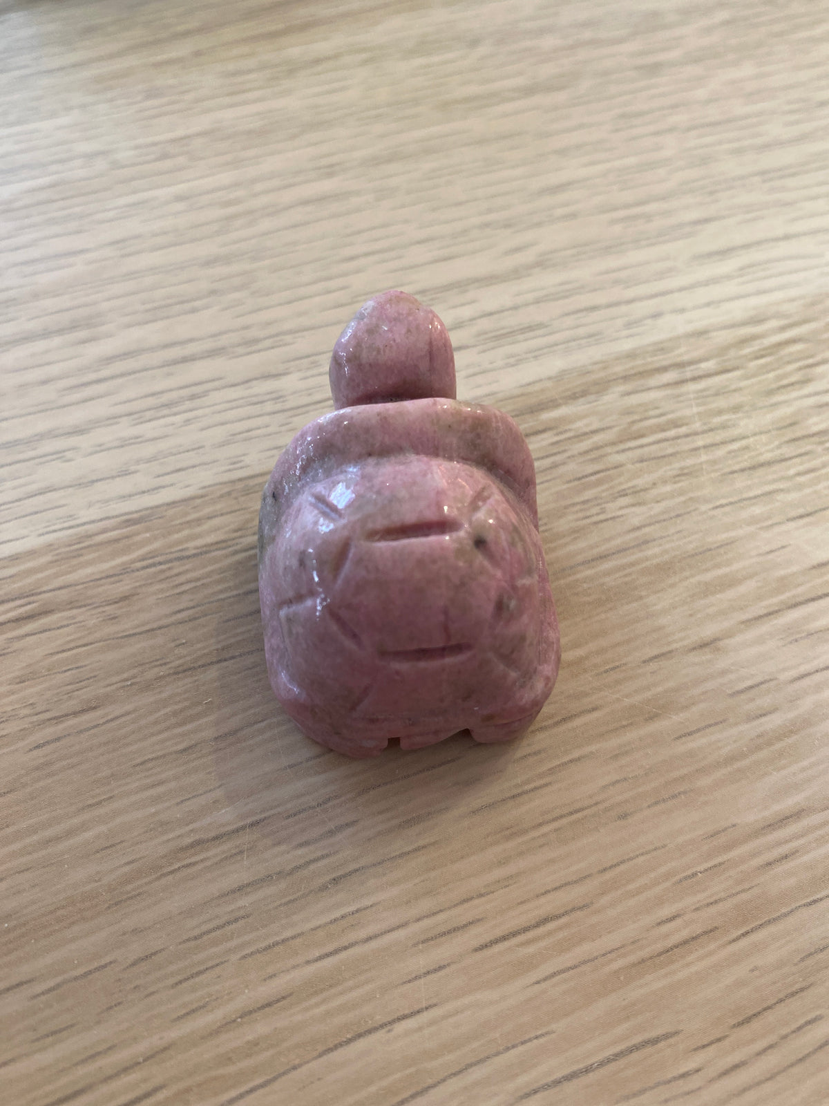 Petite tortue en rhodonite