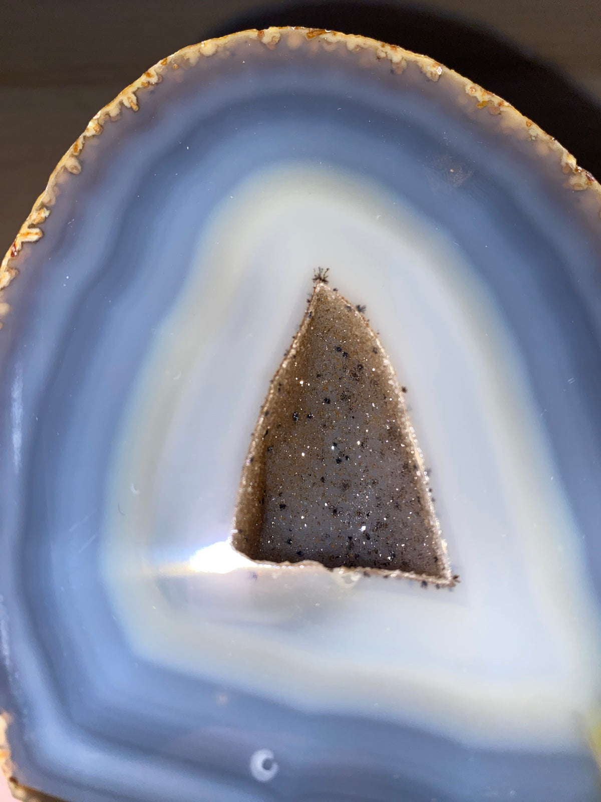 Géode d’agate sur socle - 885g
