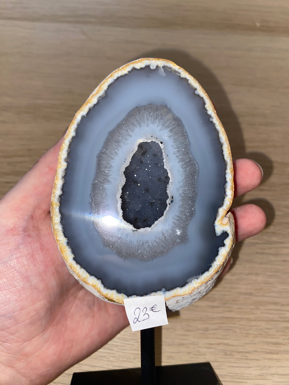 Géode d’agate sur socle - 665g