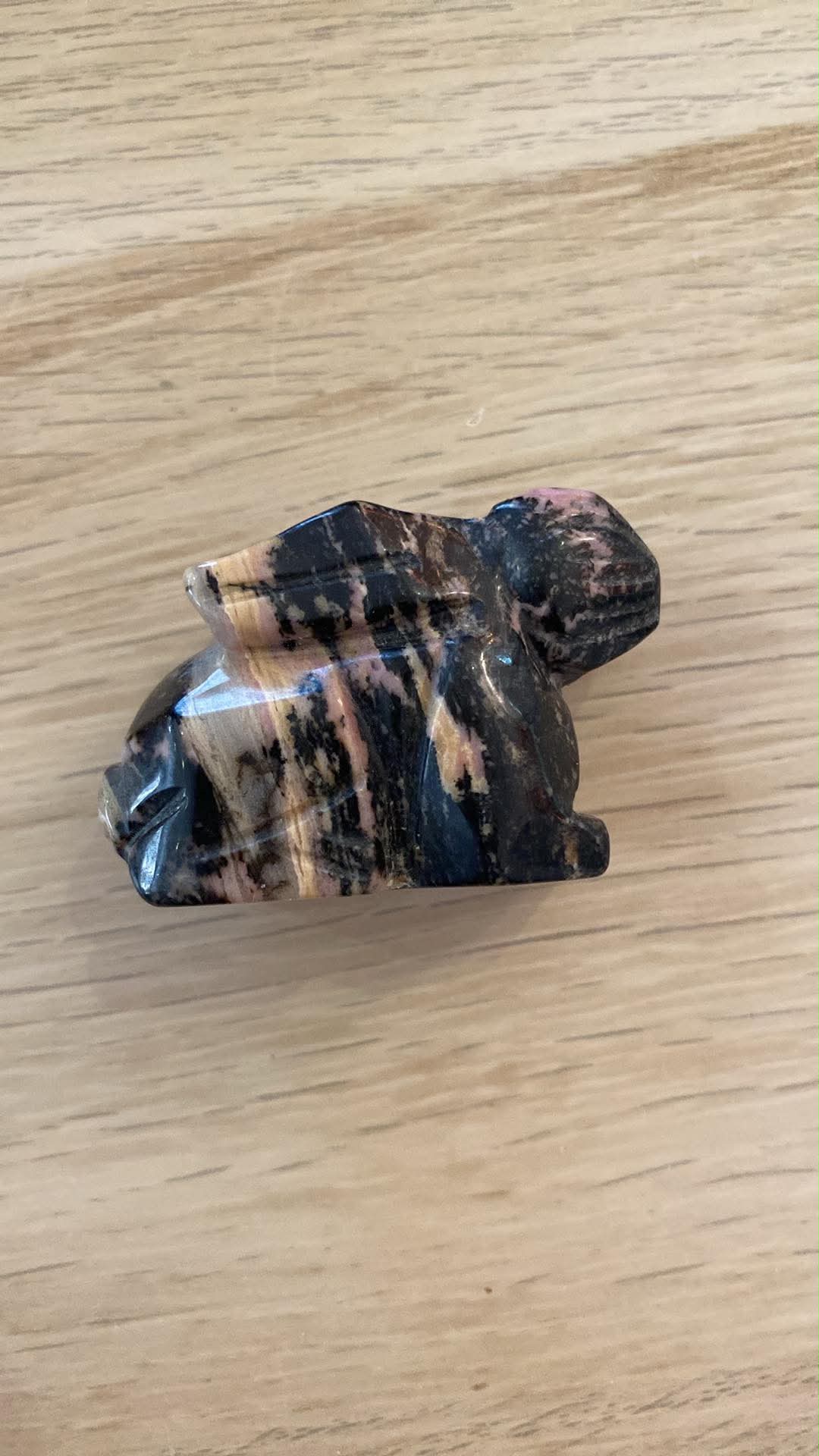 Lapin en rhodonite - 80 g