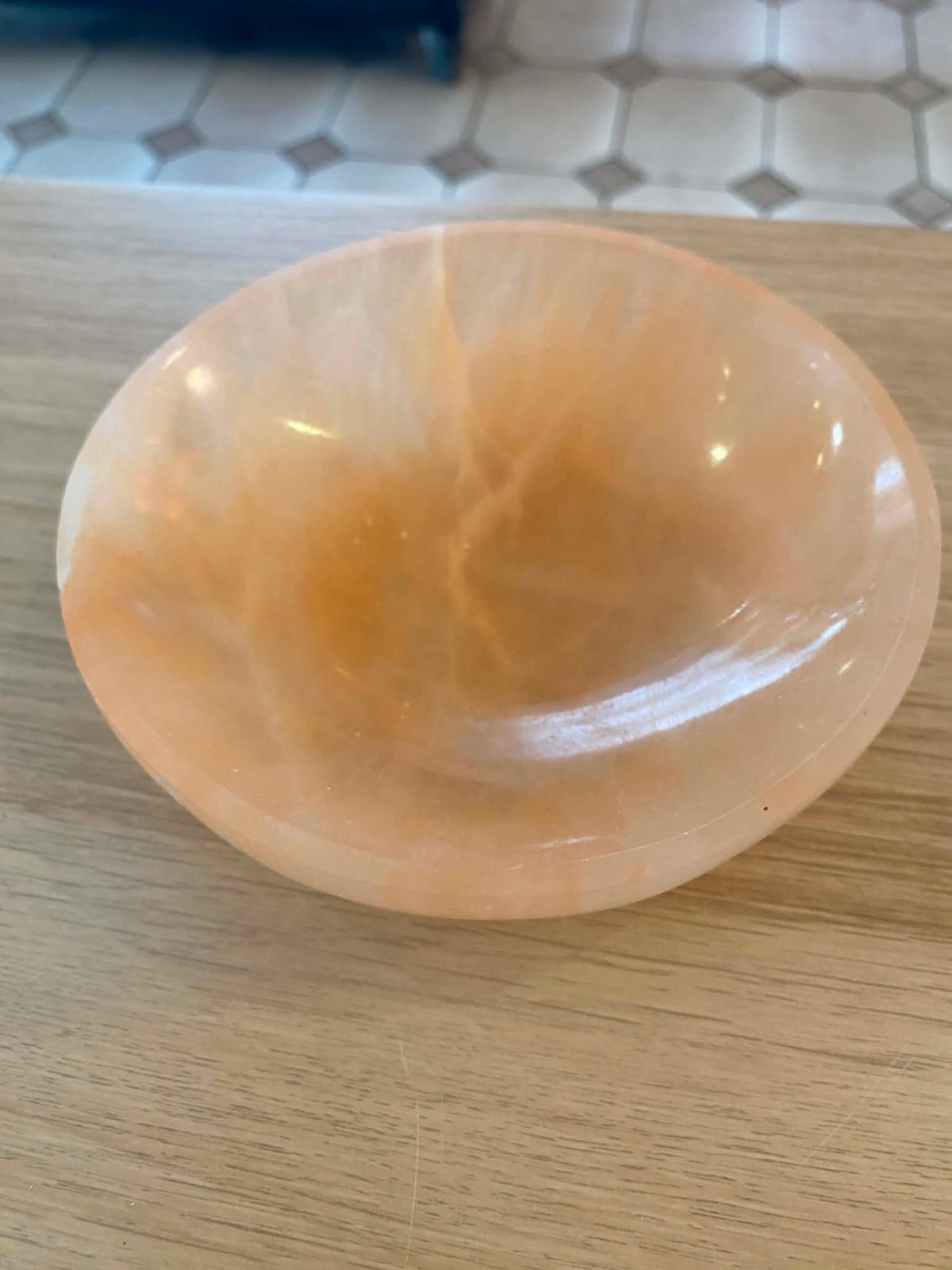 Bol en sélénite orangé - 14,5 cm