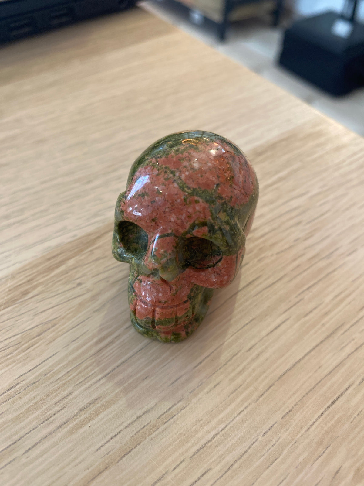 Tête de mort en unakite