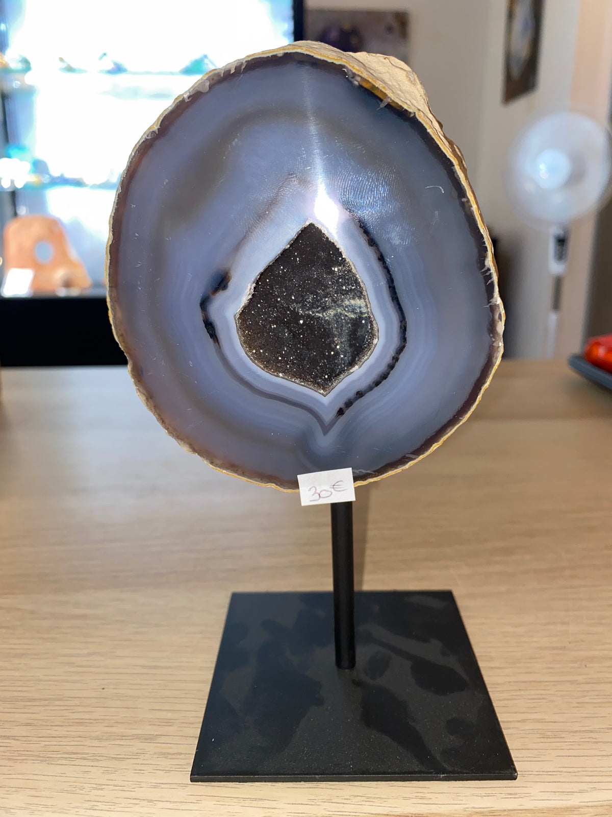 Géode d’agate sur socle - 900g