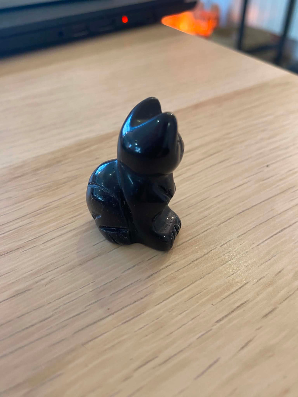 Petit chat en agate noire