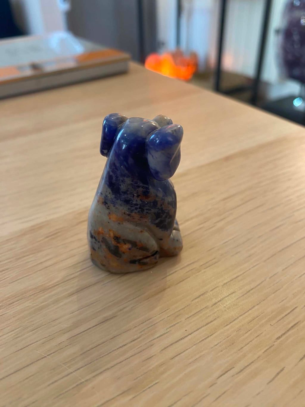 Chien en sodalite