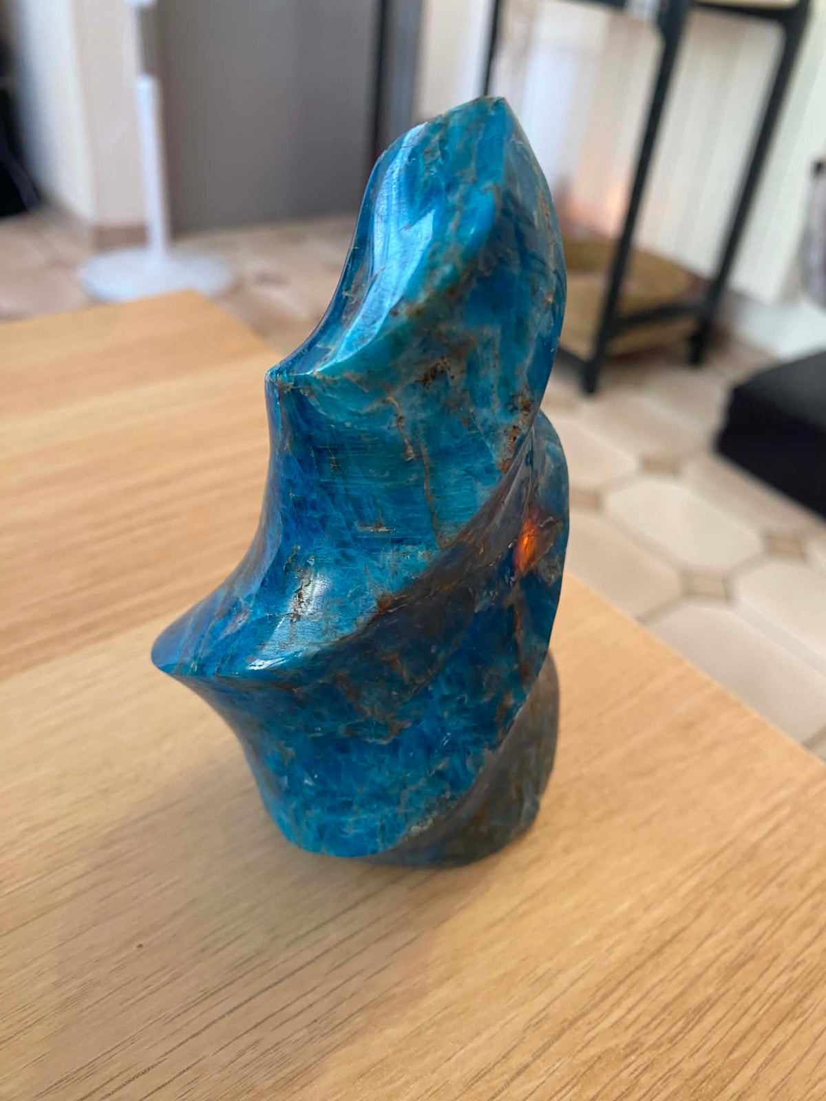 Flamme en apatite - 610 g