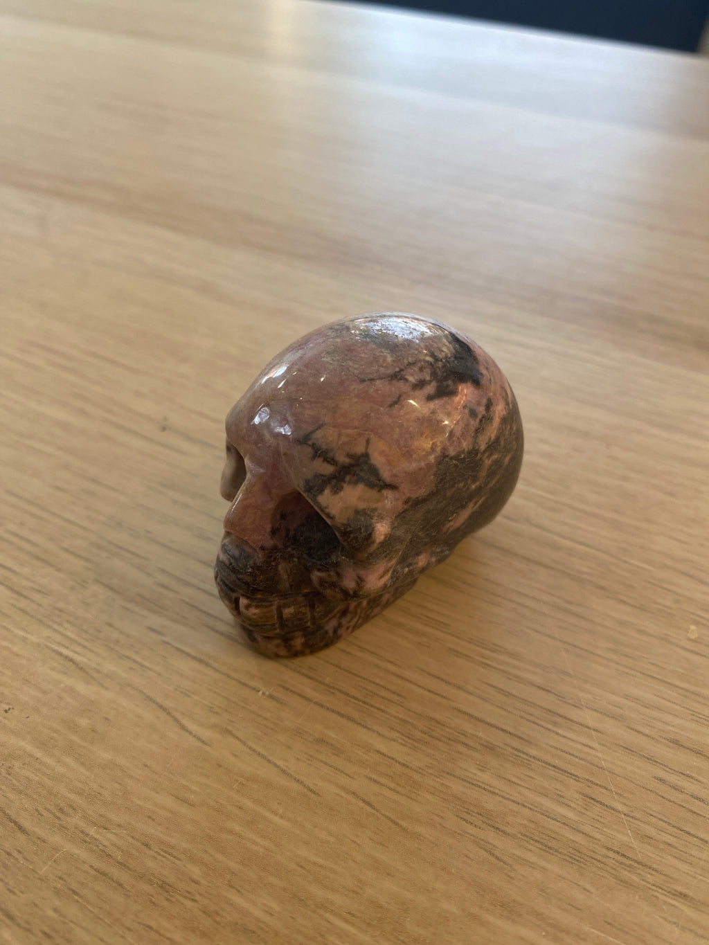 Tête de mort rhodonite