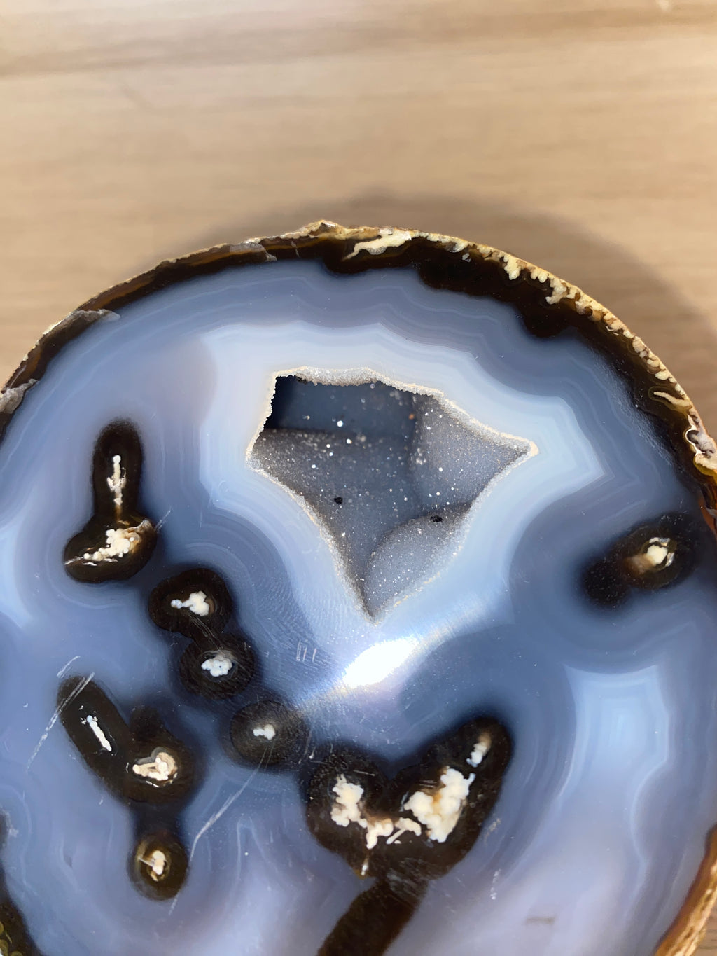 Géode d’agate sur socle - 990g
