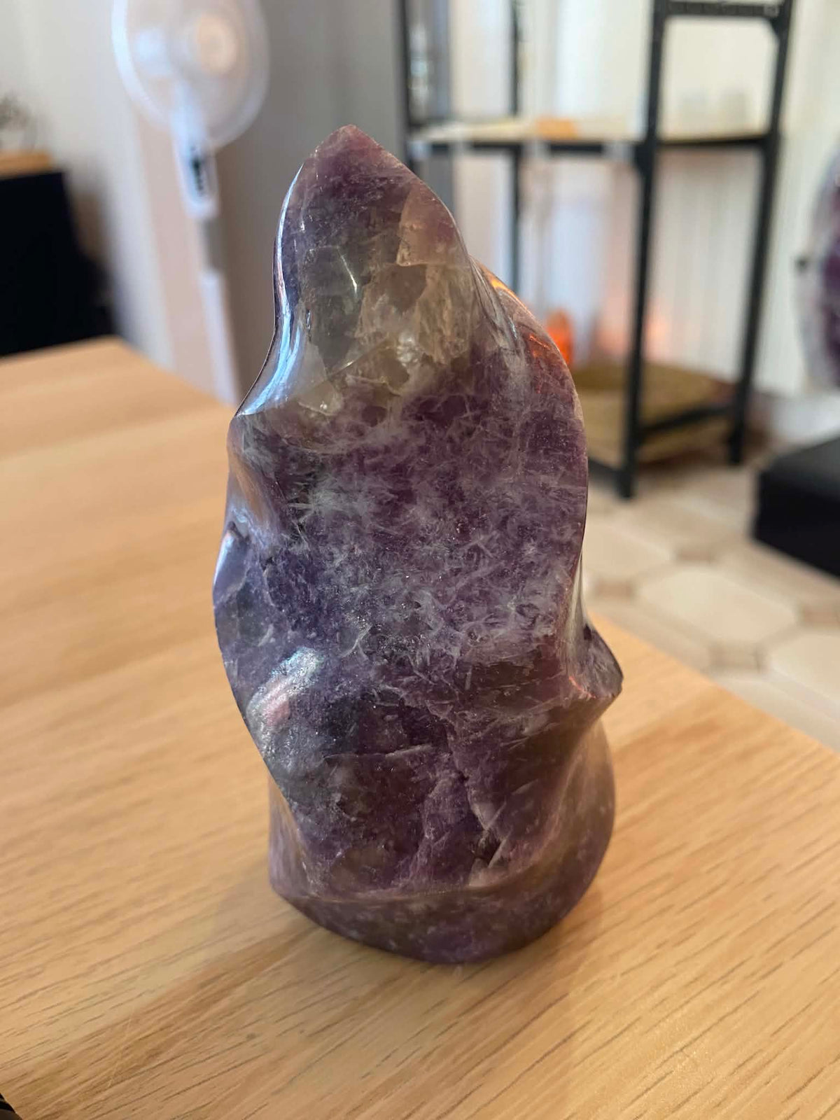 Flamme en lépidolite - 555 g