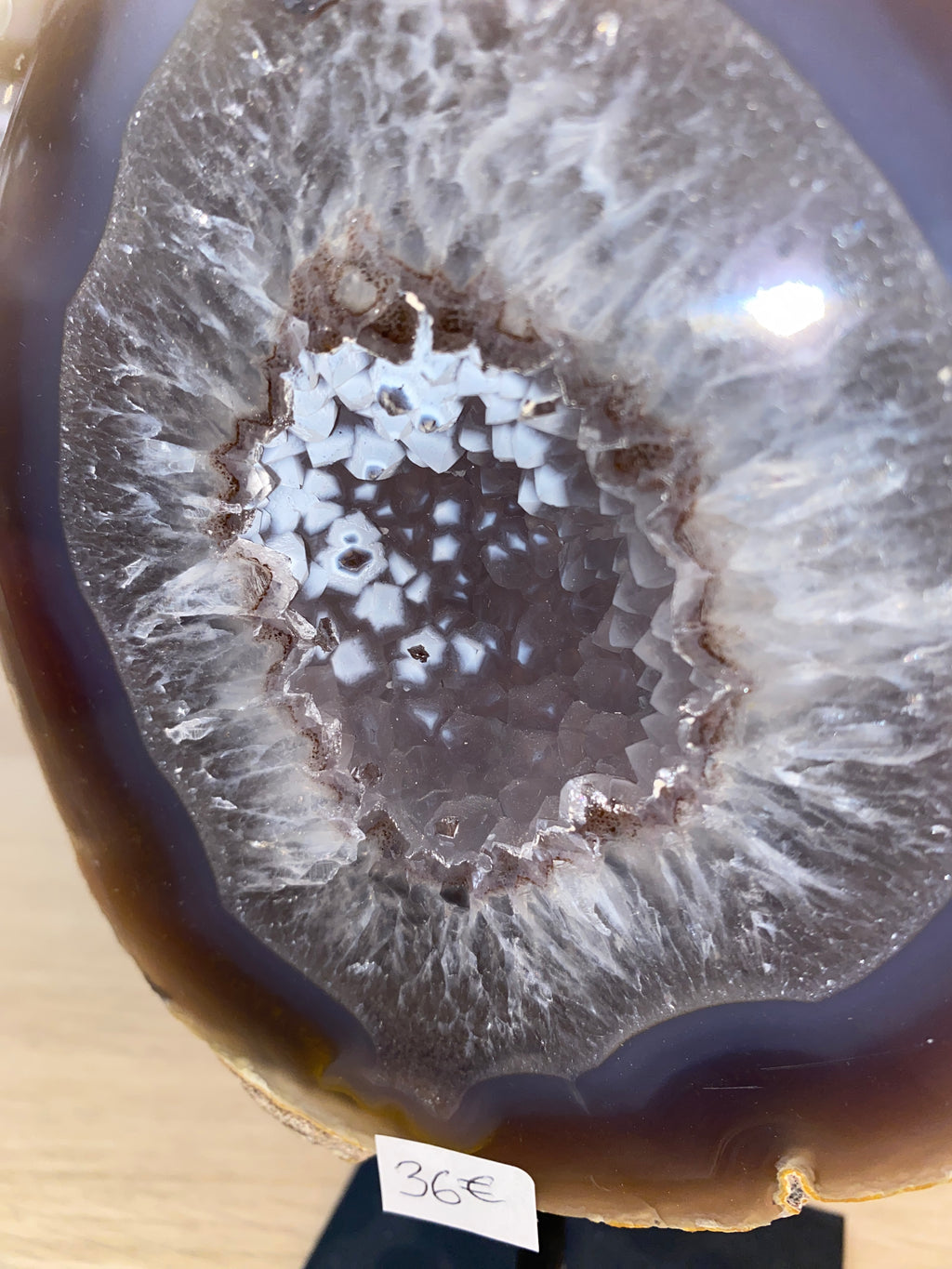 Géode d’agate sur socle - 1kg085
