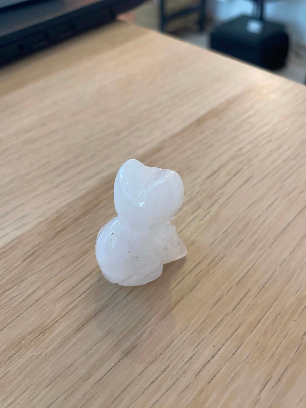 Petit chat en quartz blanc
