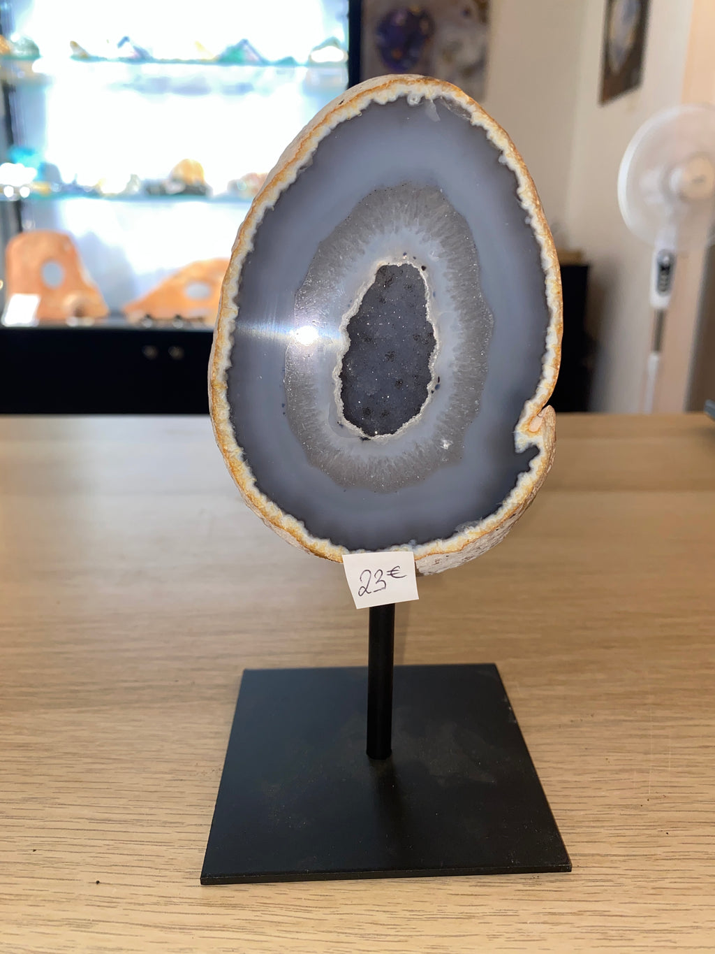 Géode d’agate sur socle - 665g