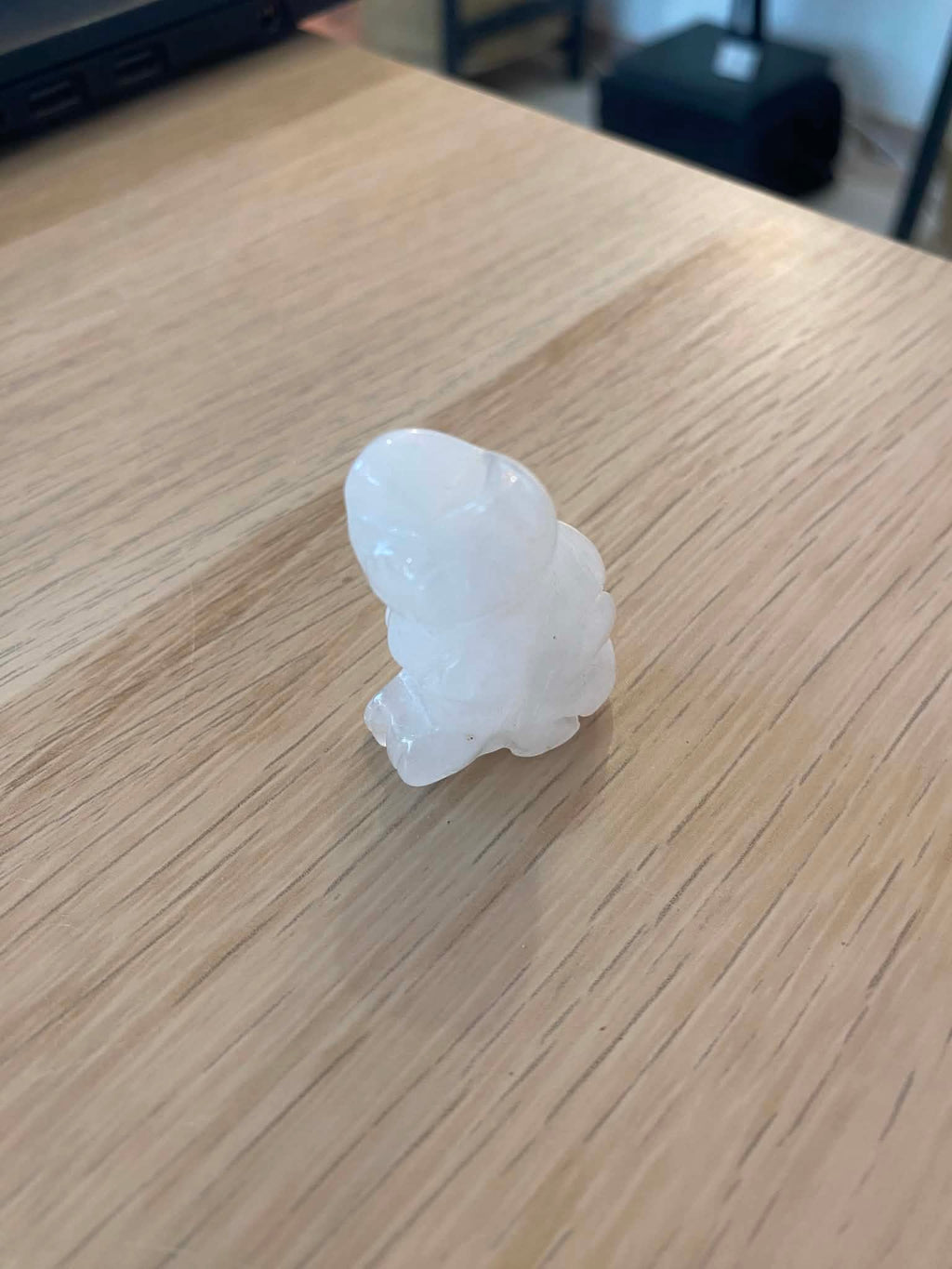 Petit chat en quartz blanc