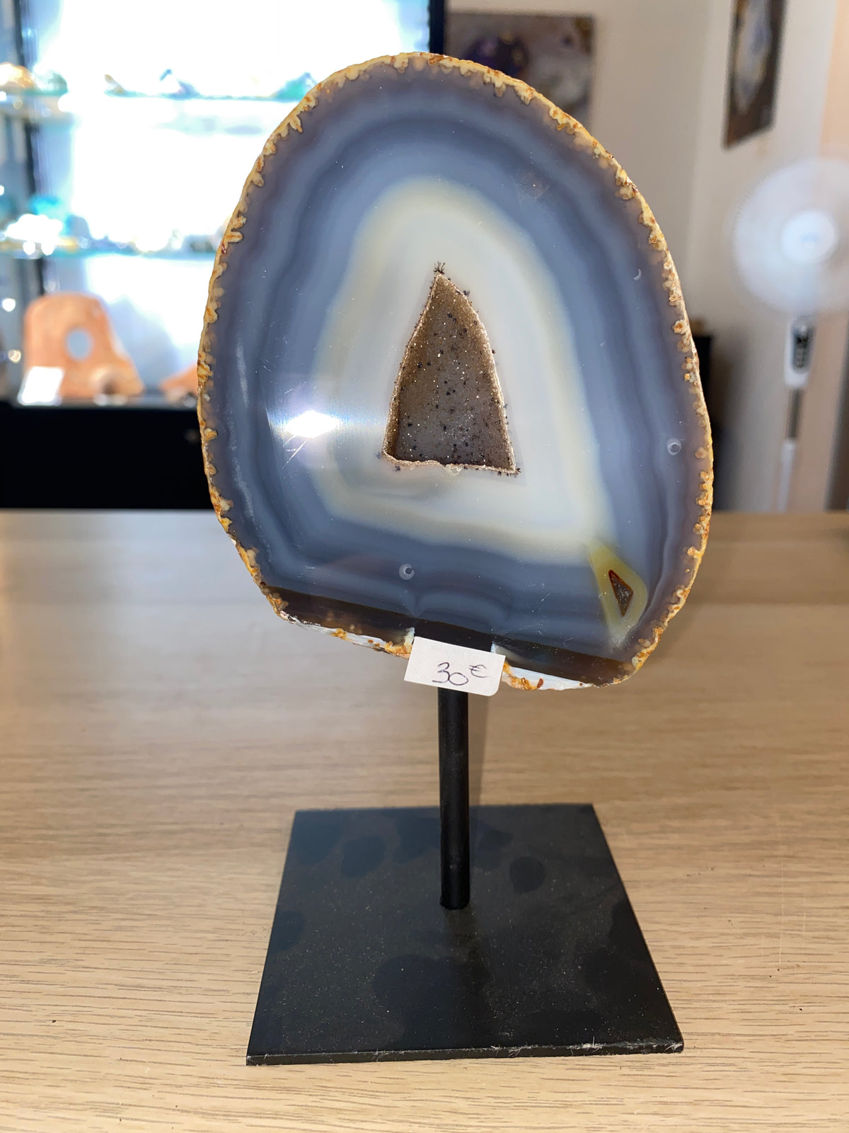Géode d’agate sur socle - 885g