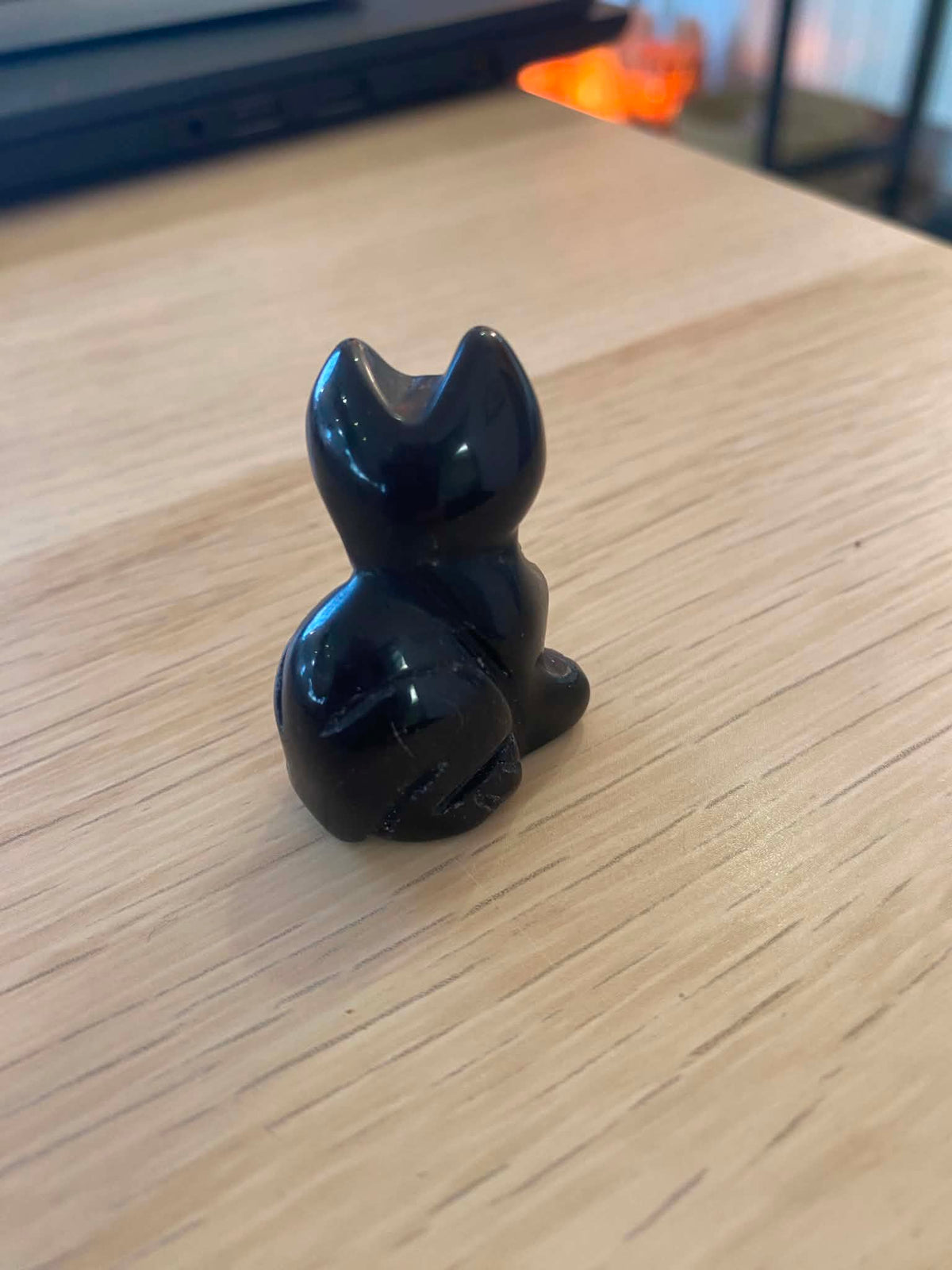 Petit chat en agate noire