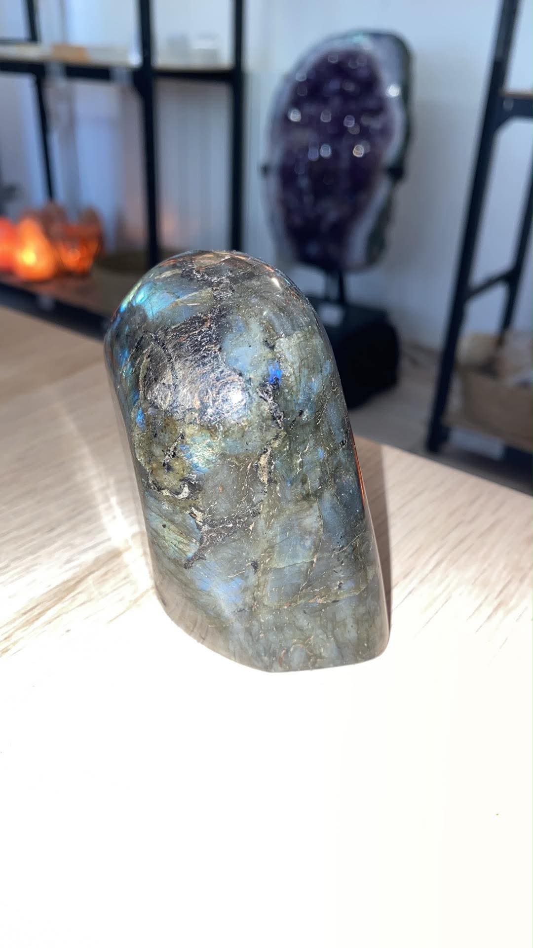 Labradorite - 535 g