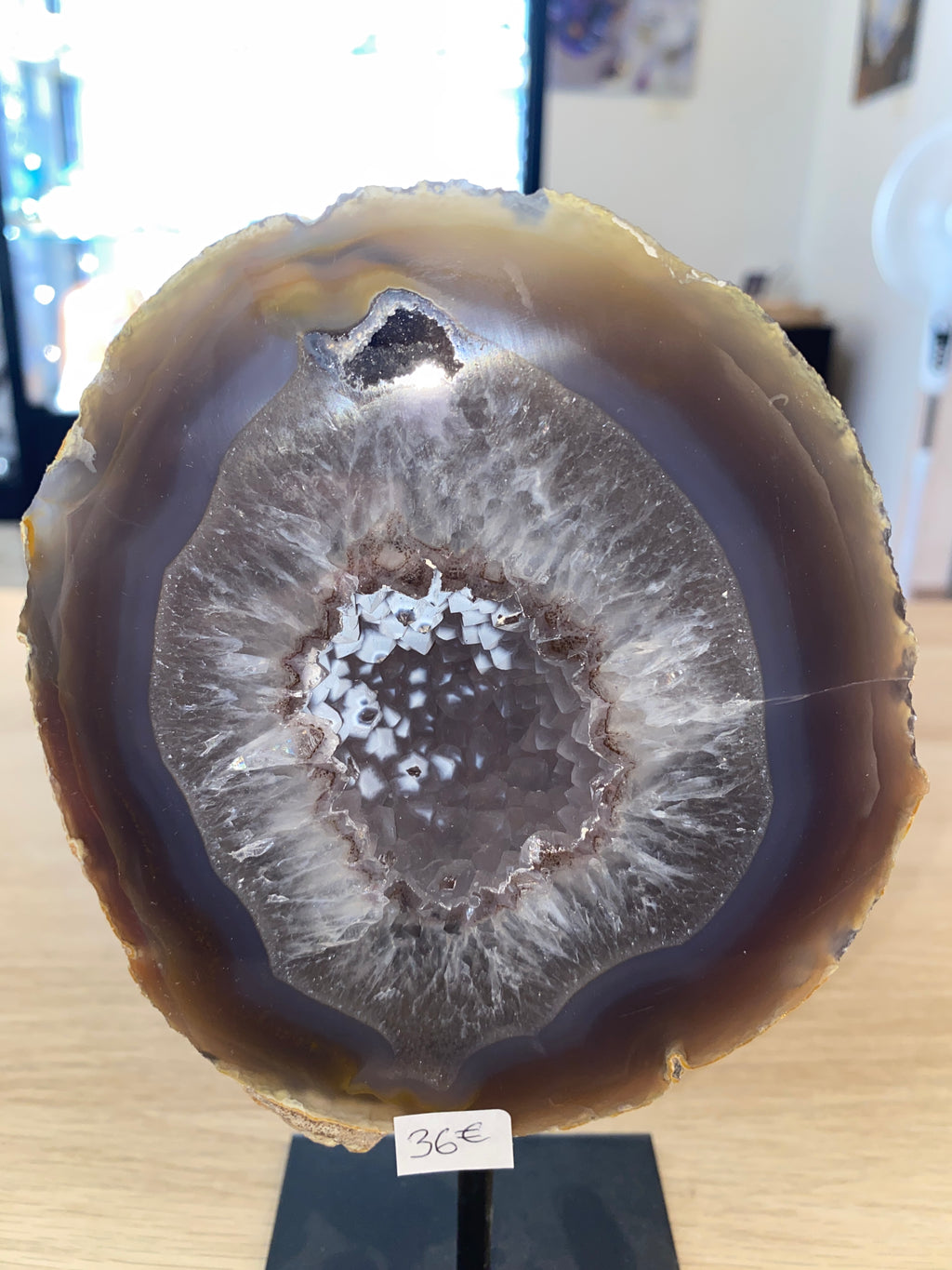Géode d’agate sur socle - 1kg085