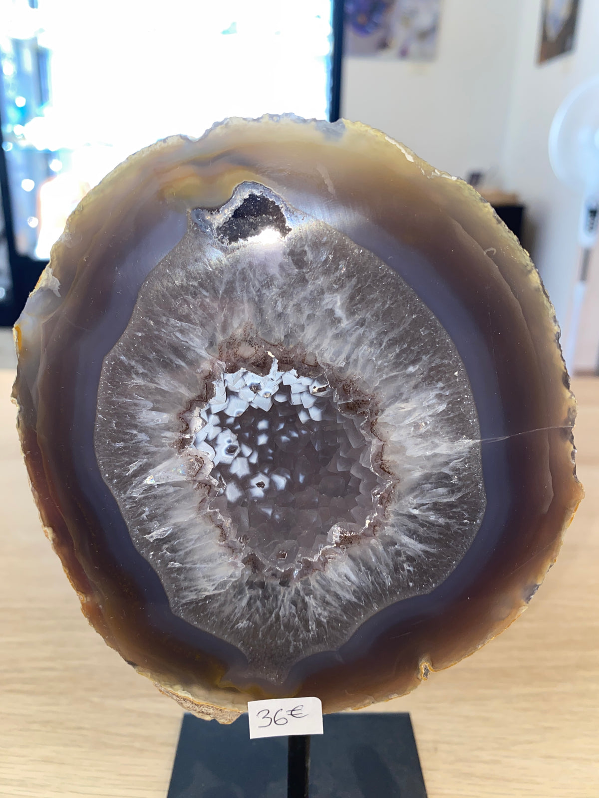Géode d’agate sur socle - 1kg085