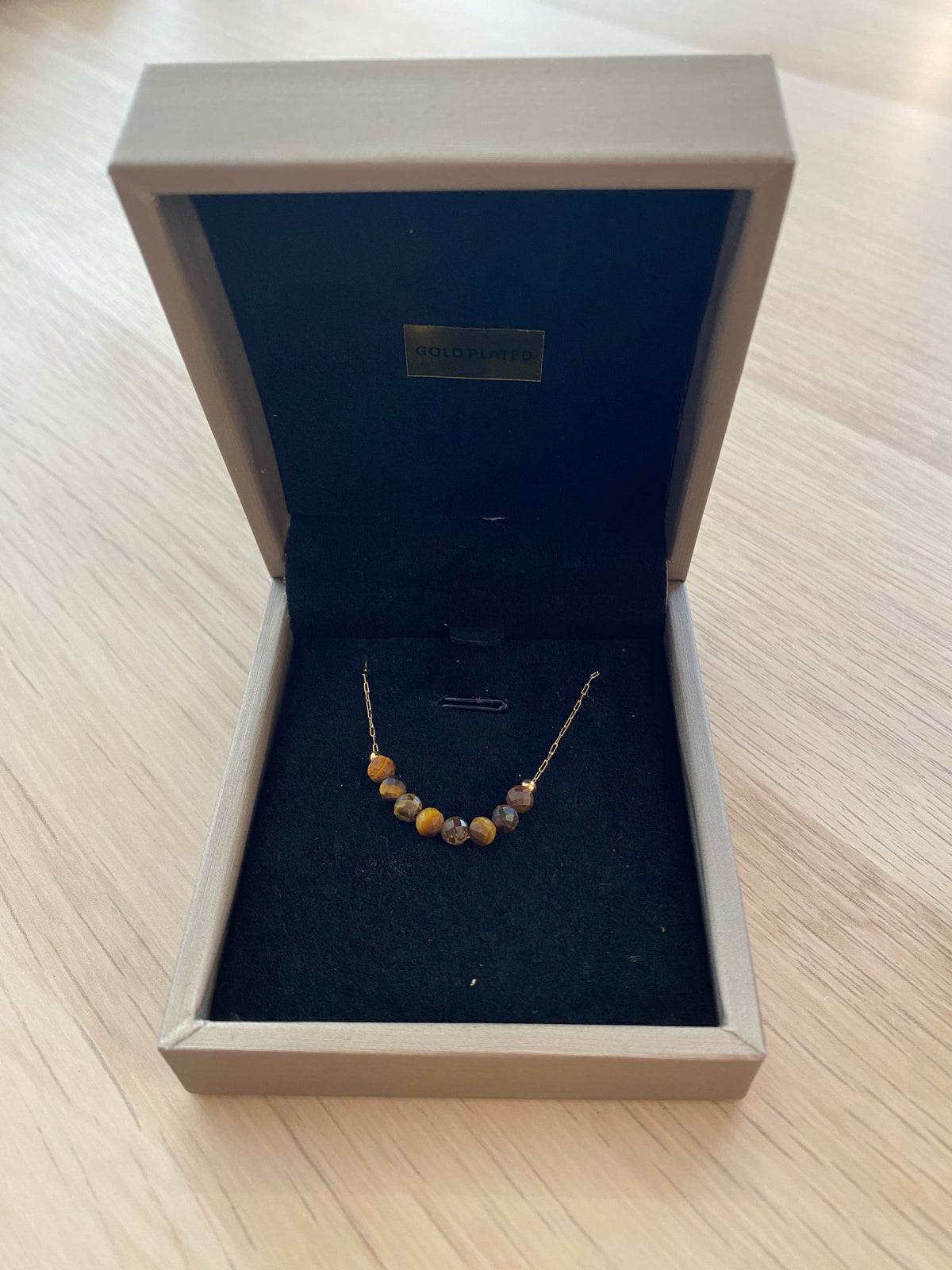 Collier en plaqué or avec pierre d'œil de tigre