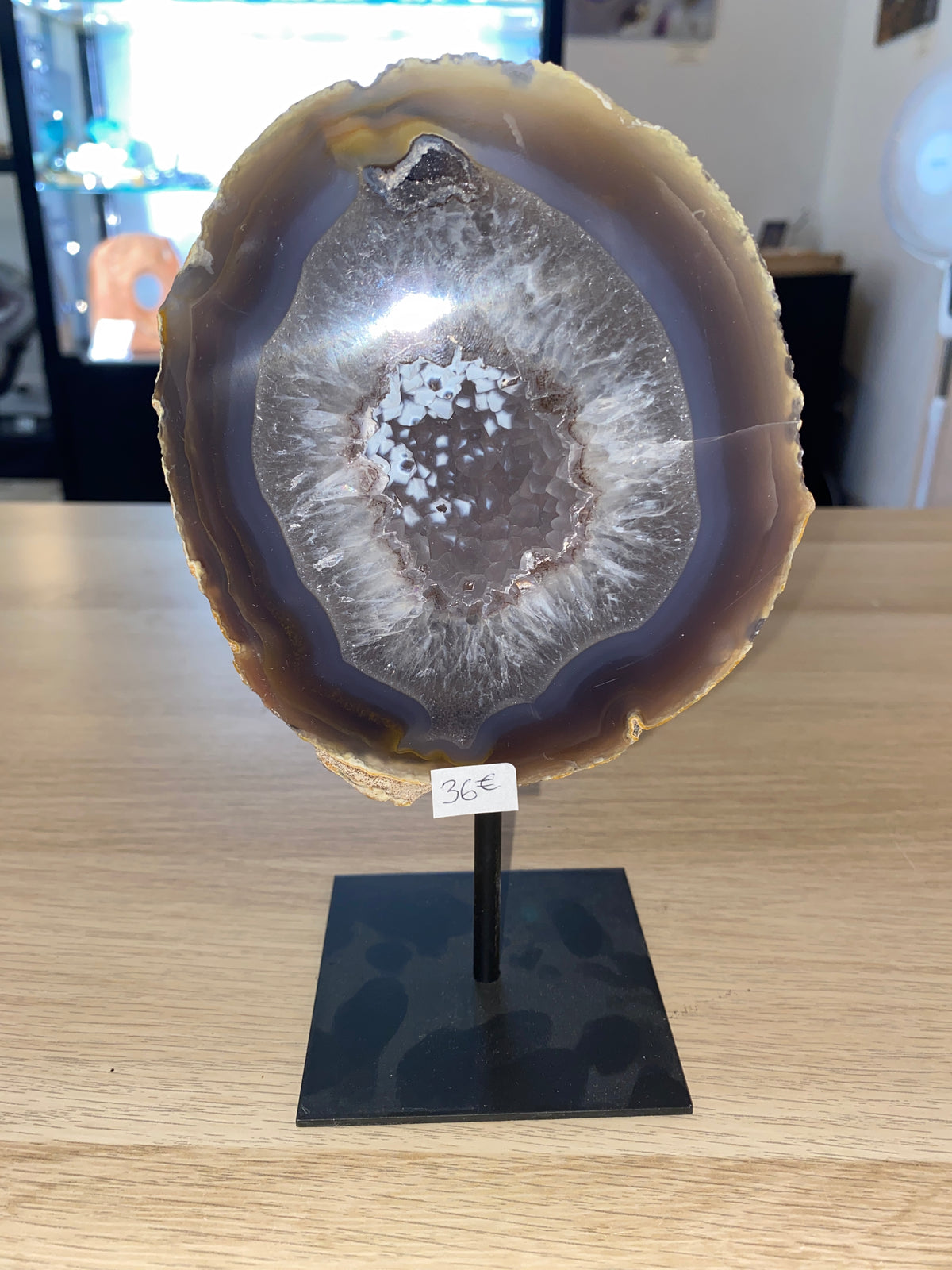 Géode d’agate sur socle - 1kg085