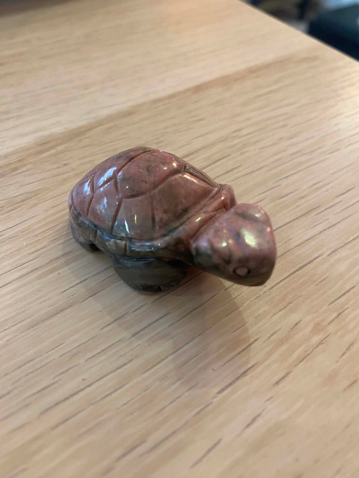 Tortue en rhodonite