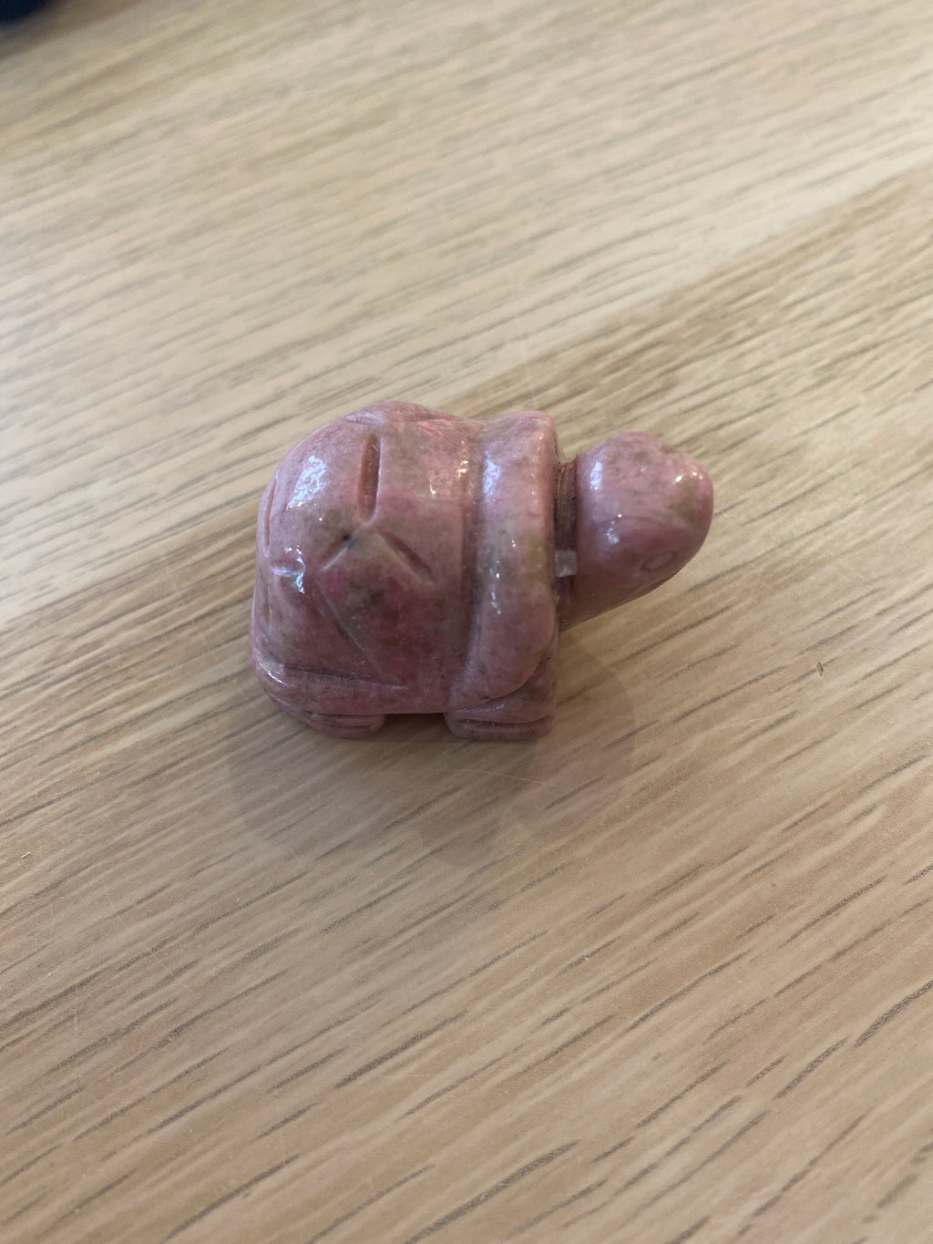 Petite tortue en rhodonite