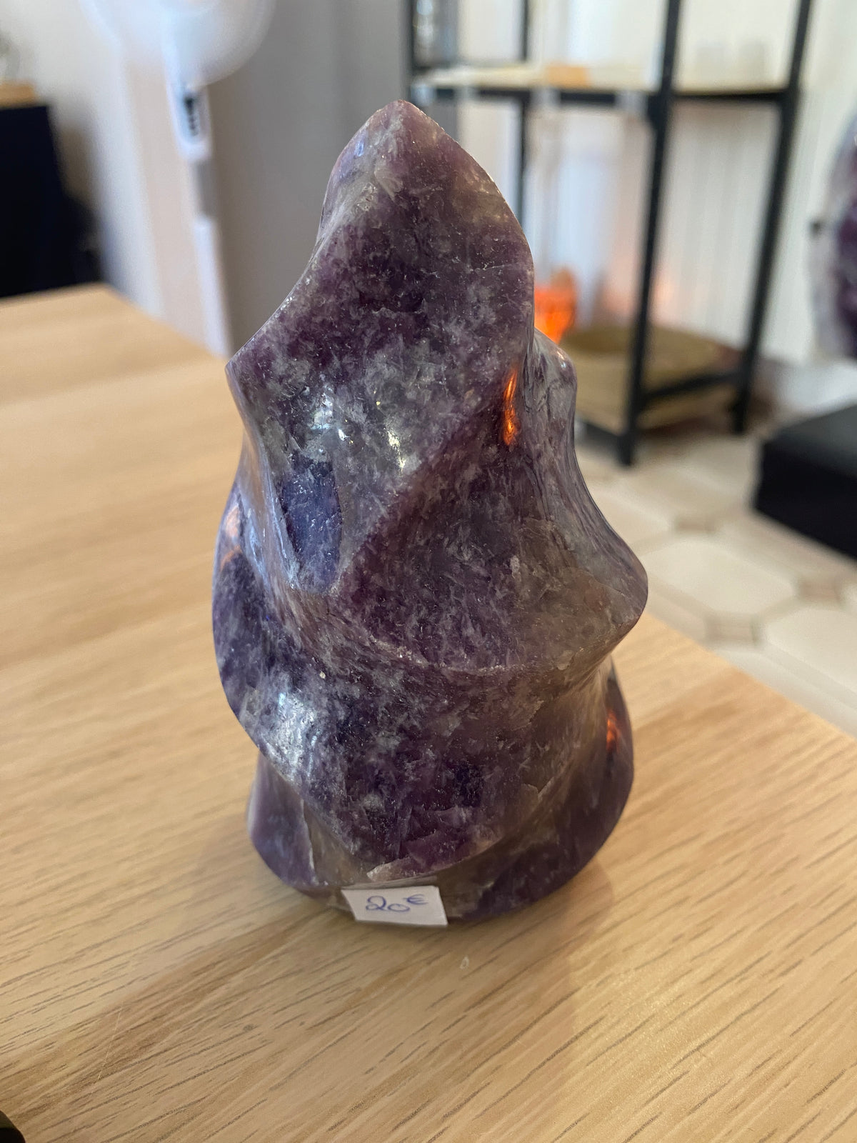 Flamme en lépidolite - 605 g