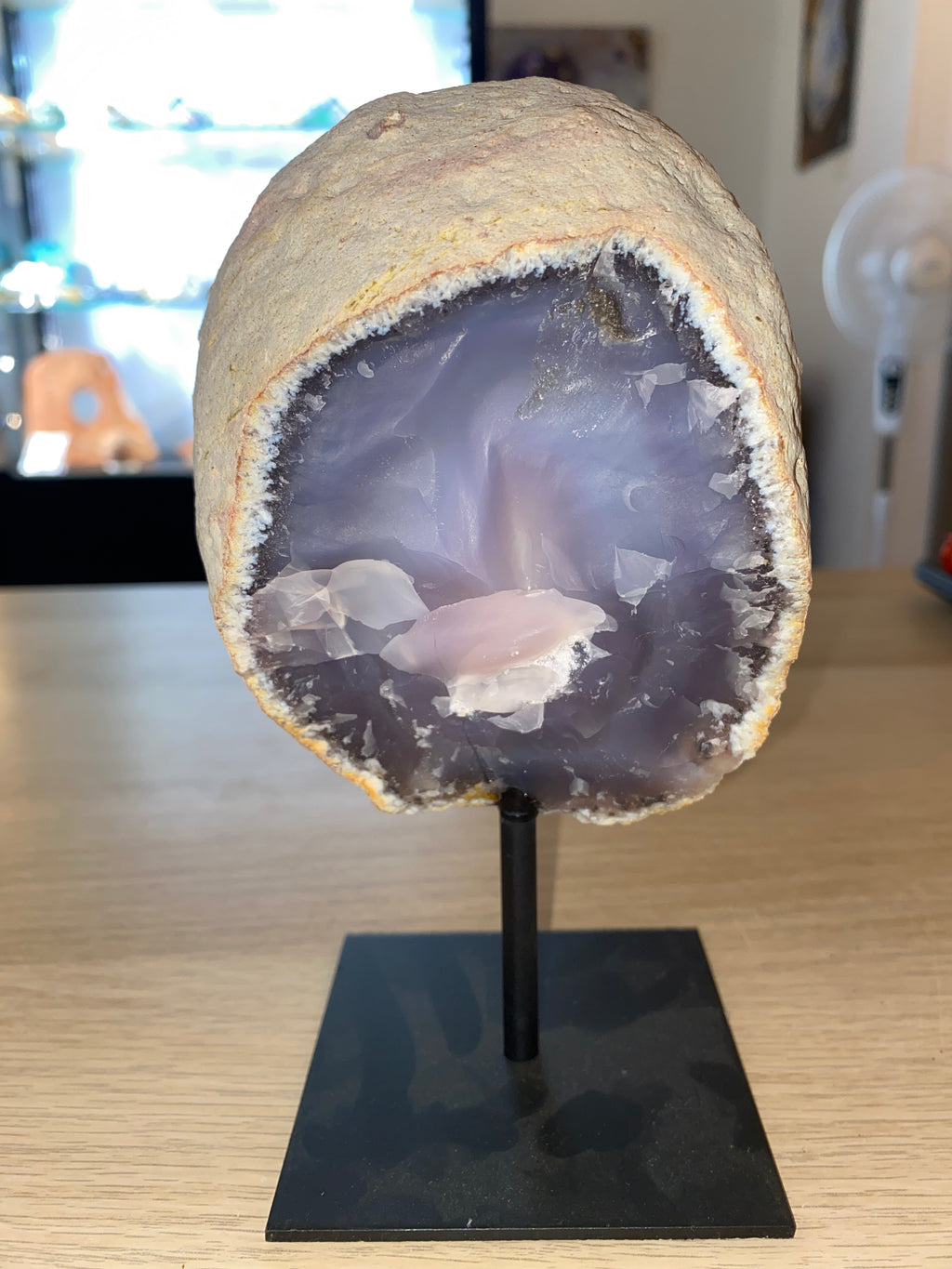 Géode d’agate sur socle - 685g