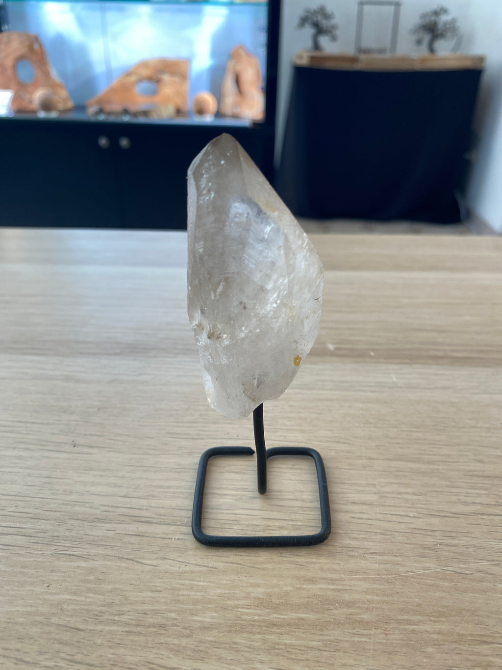 Quartz sur socle 〰️ ≈ 75 g