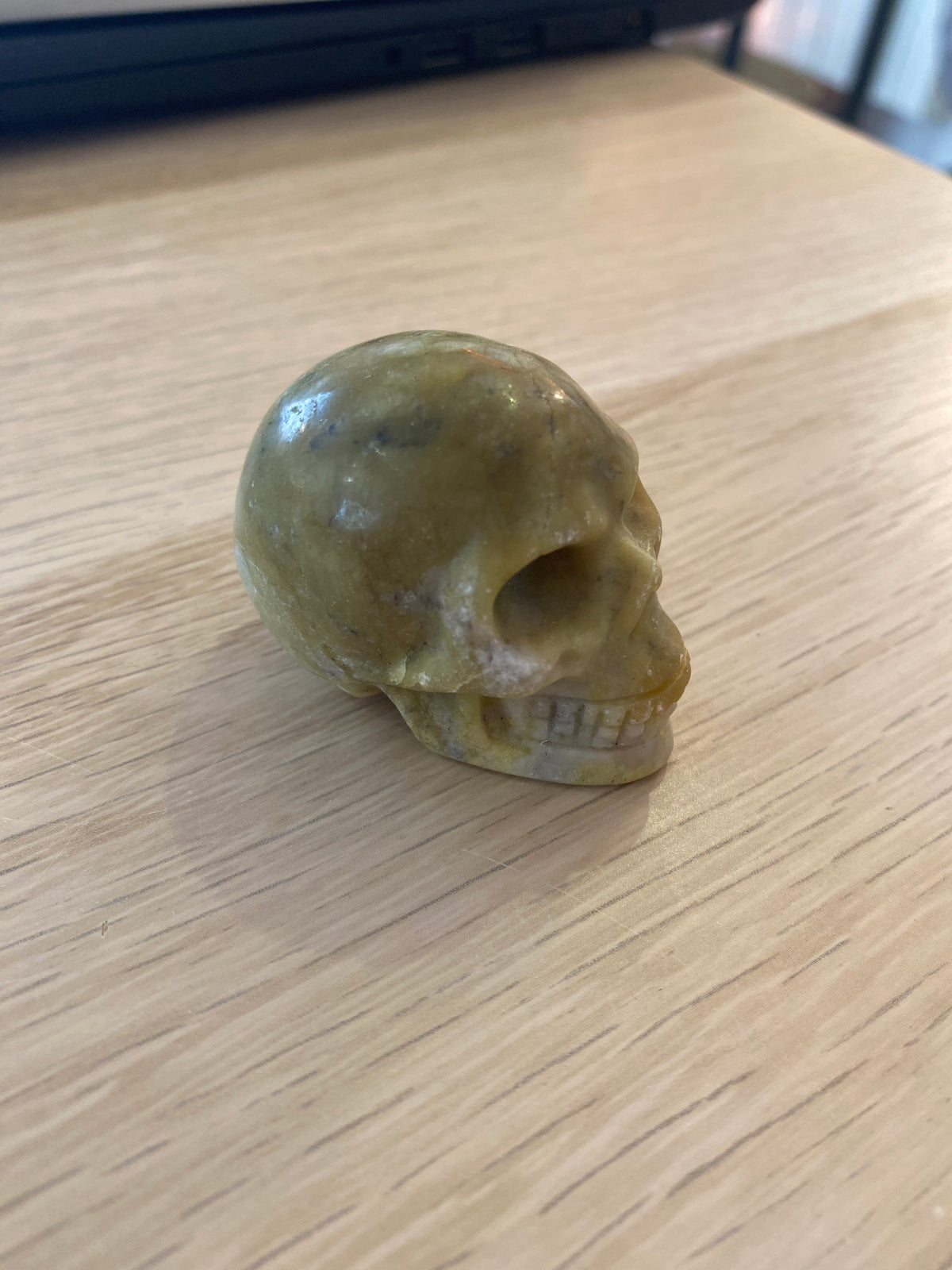 Tête de mort en serpentine