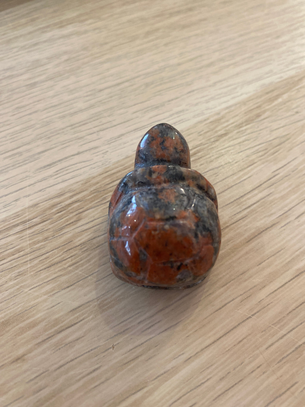 Petite tortue en jaspe bréchique