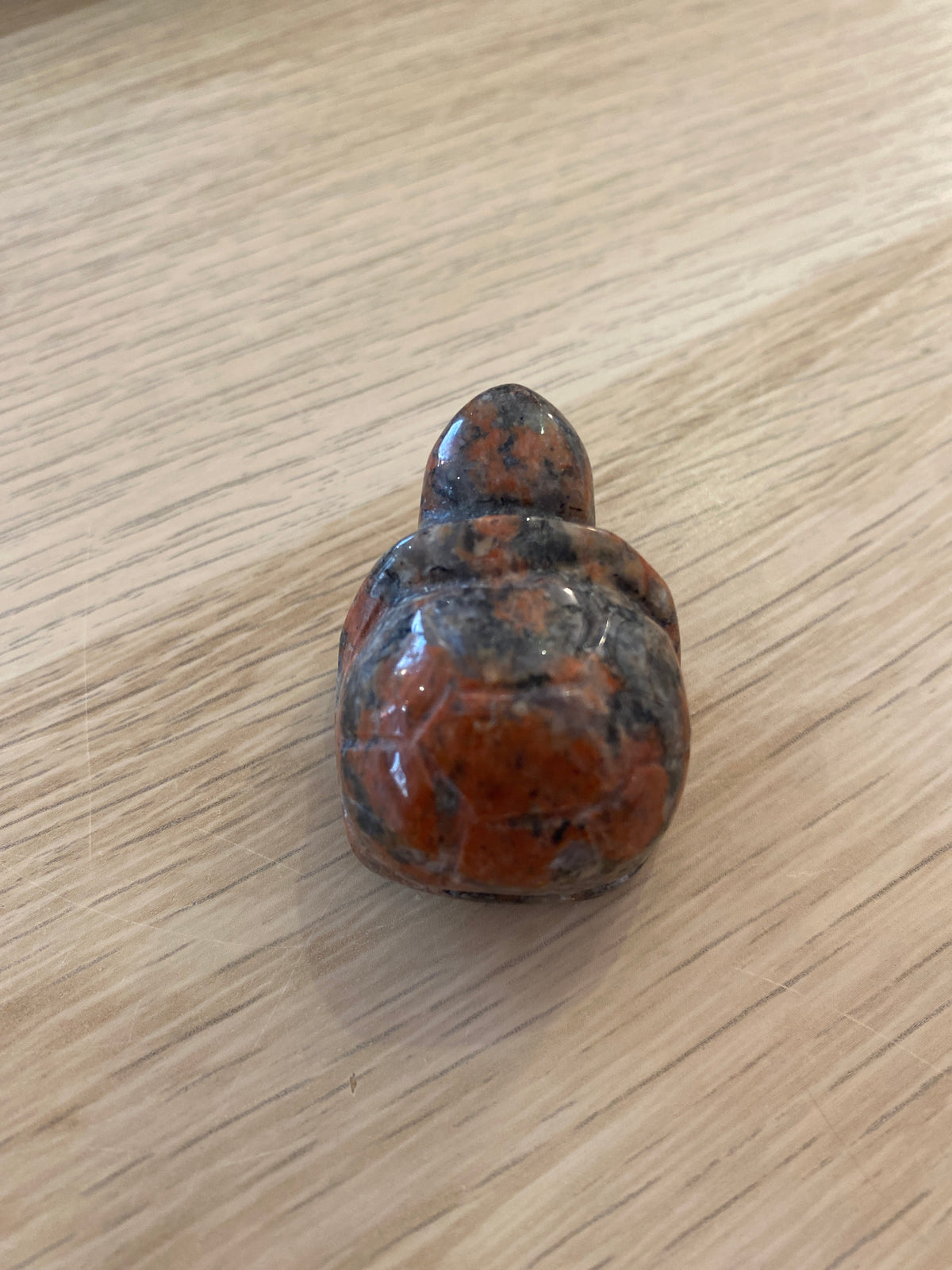 Petite tortue en jaspe bréchique