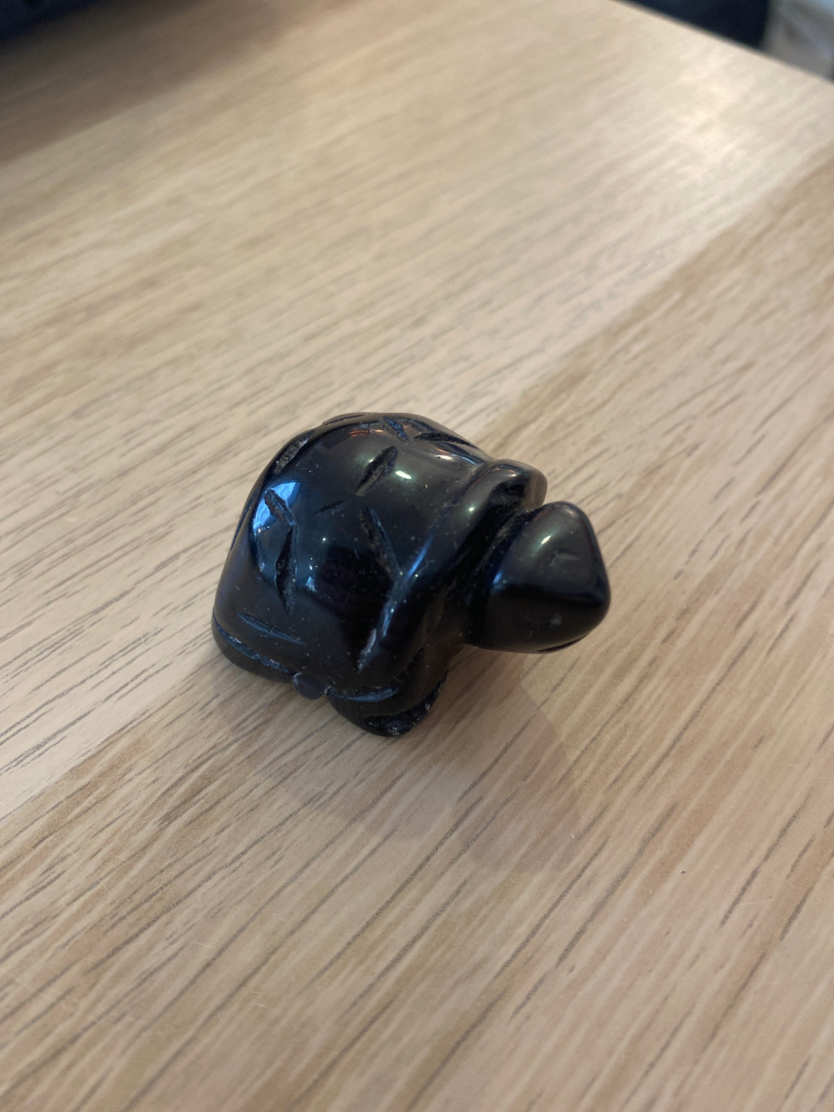 Petite tortue en agate noire
