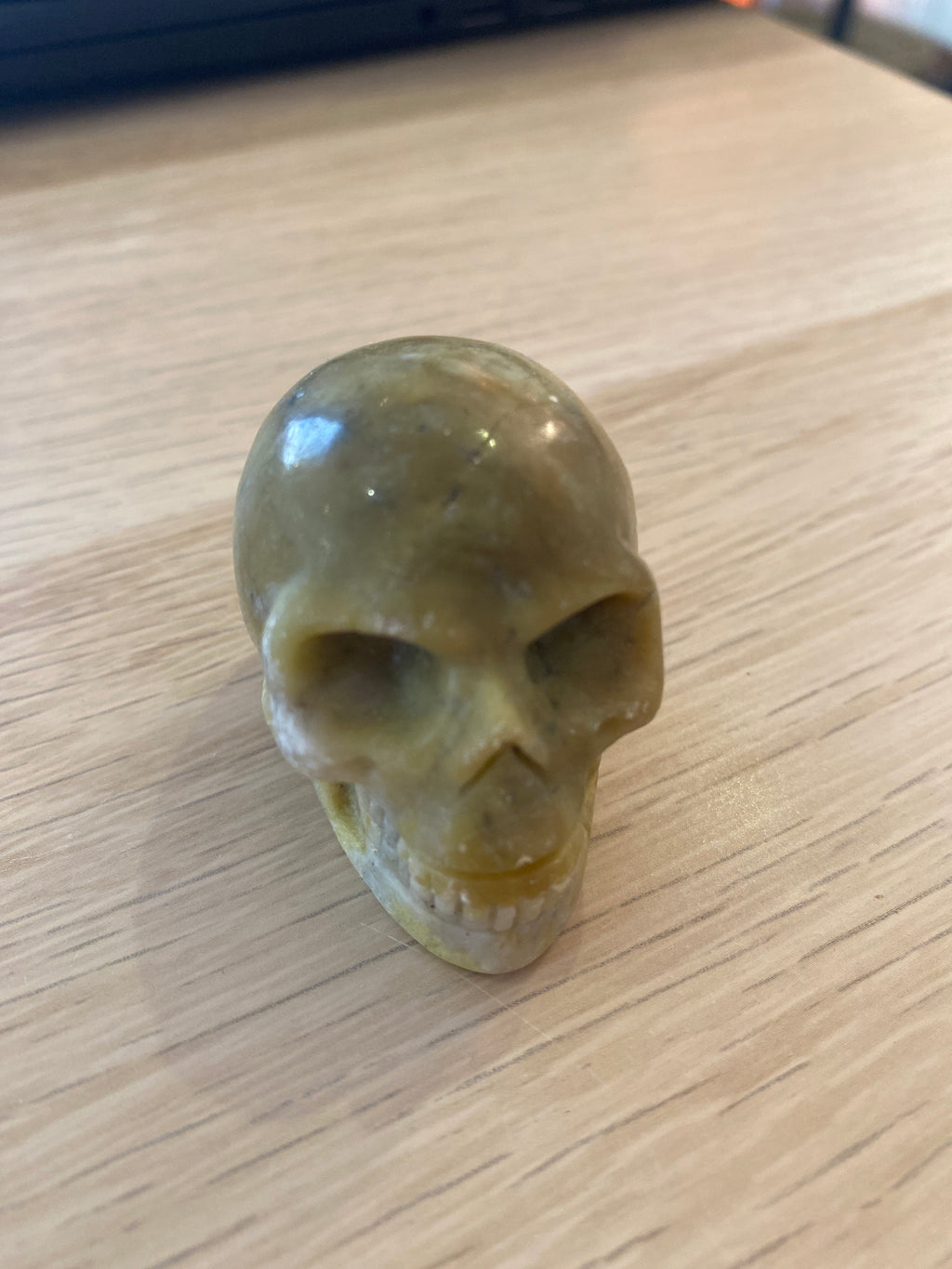 Tête de mort en serpentine
