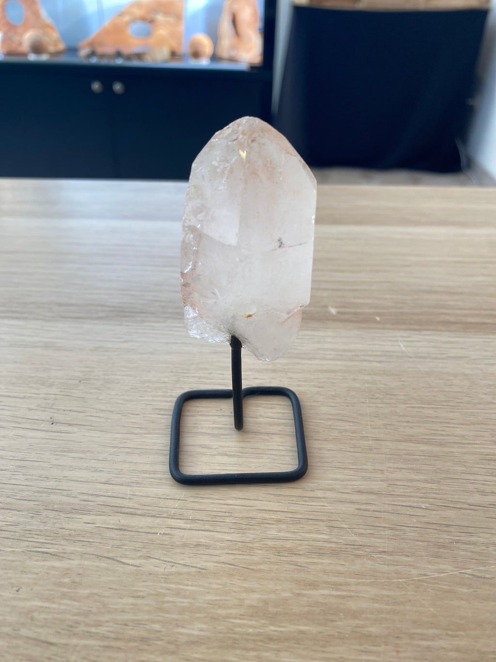 Quartz sur socle 〰️ ≈ 75 g