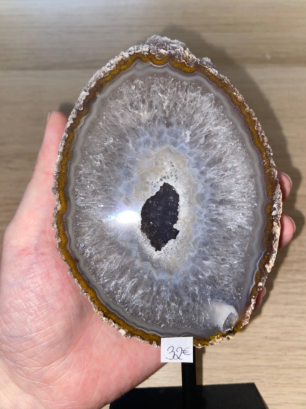 Géode d’agate sur socle - 940g