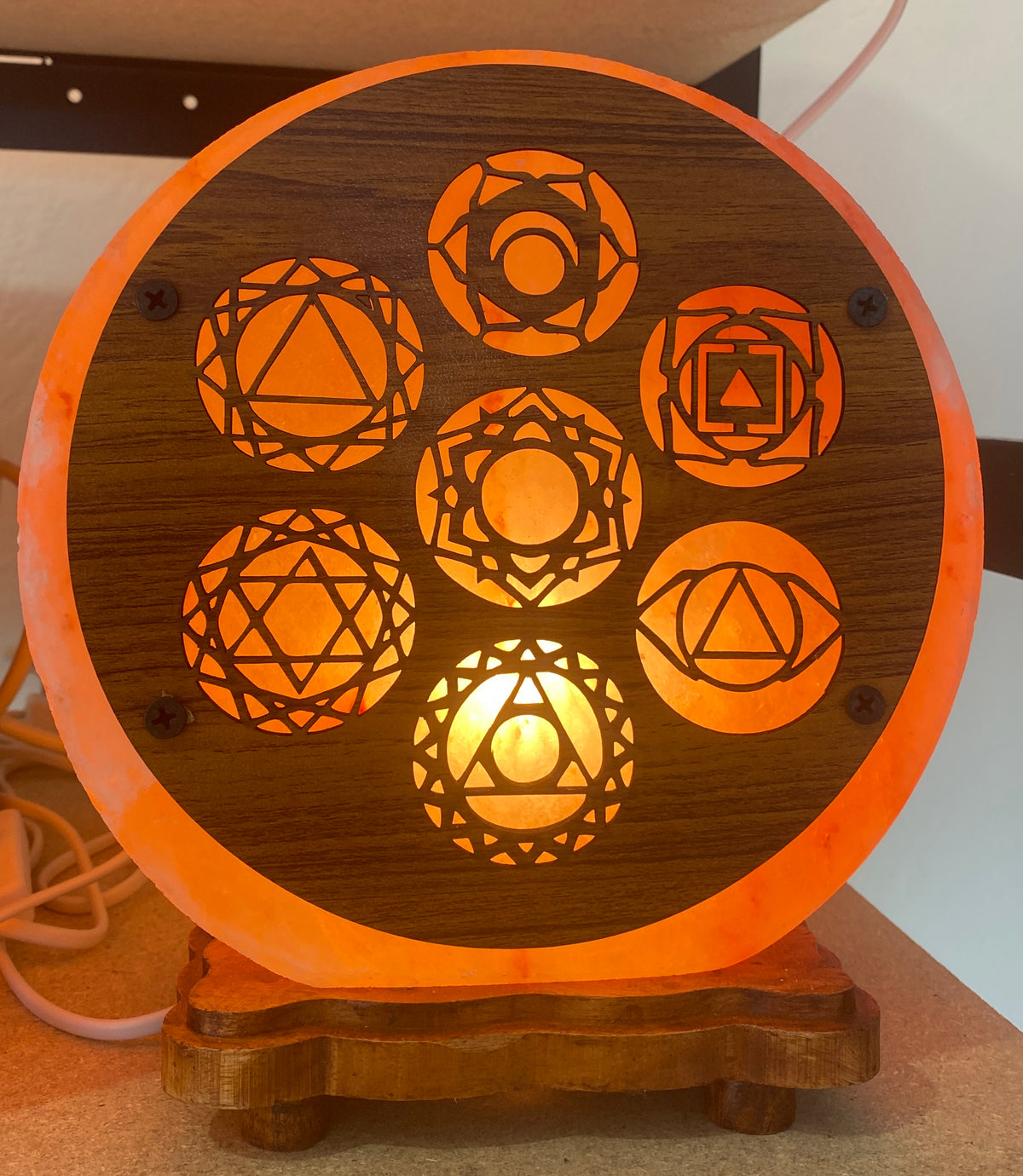Lampe de sel de l'Himalaya - Motif 7 chakras