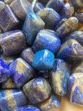 Pierre roulée en lapis-lazuli
