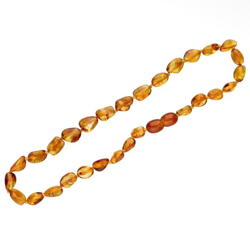 Collier d'ambre foncé